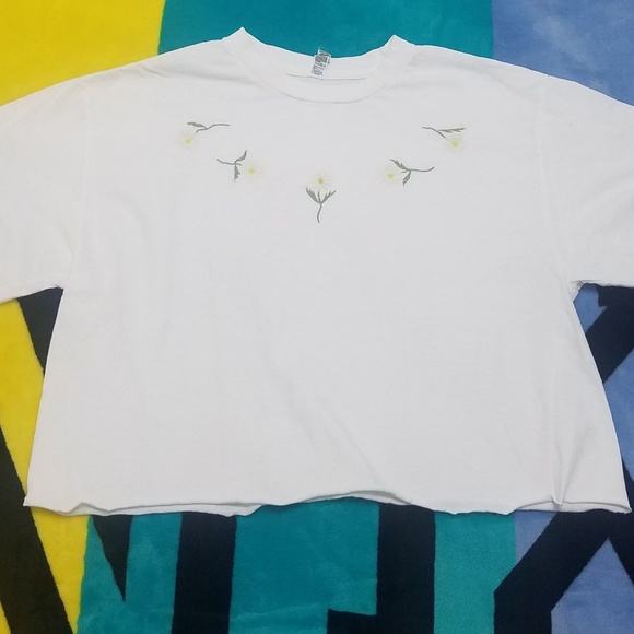 ⚠️flash sale⚠️ Brandy Melville daisy tee - Picture 2 of 6